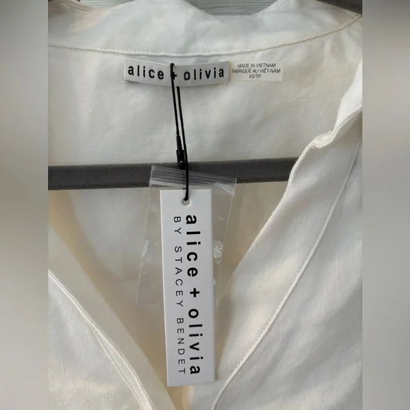 NWT-never worn-Alice + Olivia cropped Short sleeve Collared White Shirt - Picture 7 of 9